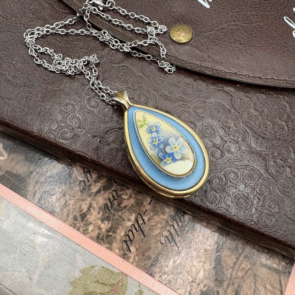 Vintage 70s Forget Me Not Pendant Necklace 18" Chain - Picture 4 of 5